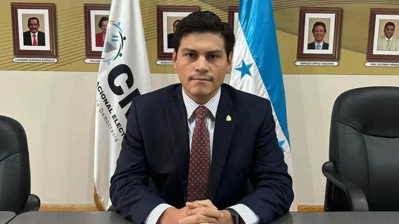 Imagen de Juicio político a Marlon Ochoa: ¿Qué pasaría si no se presenta ante el Congreso?