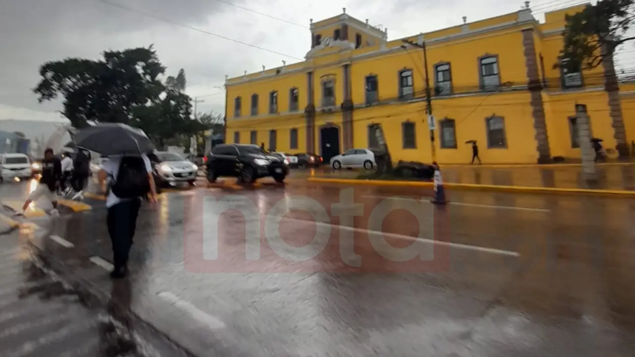 ¿Por qué llueve en verano? Lluvias persistirán este martes en Honduras ¿Por qué llueve en verano? Lluvias persistirán este martes en Honduras