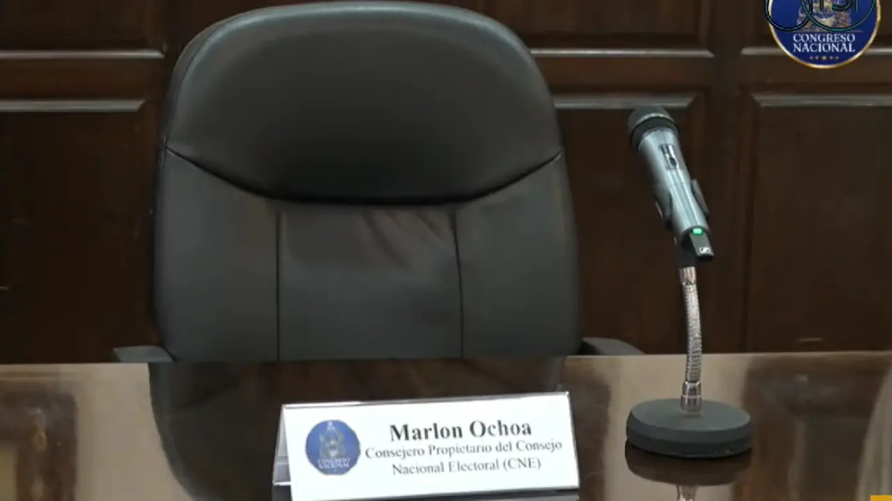 Marlon Ochoa no se presenta a juicio político en su contra pero el proceso sigue Imagen de Marlon Ochoa no se presenta a juicio político en su contra pero el proceso sigue