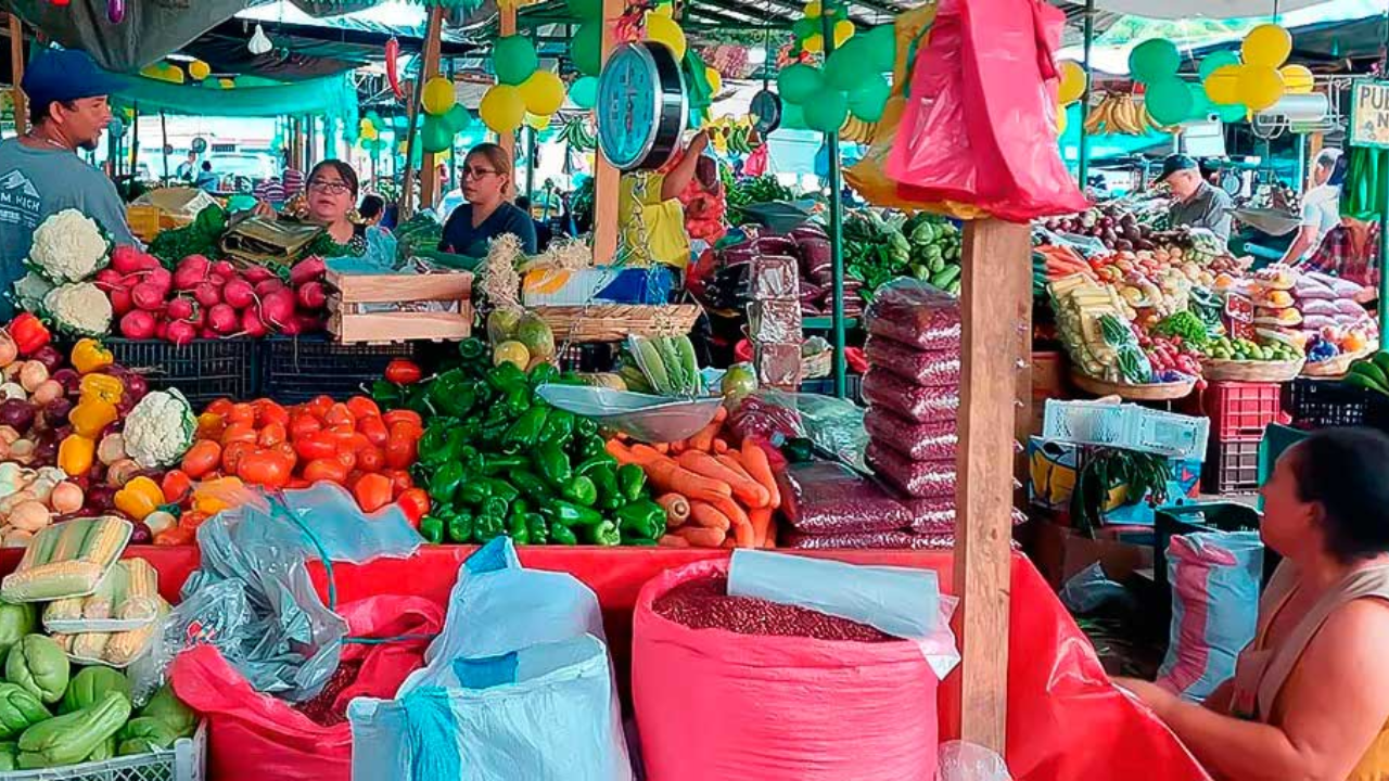 Imagen Principal de Nota: Observatorio de la UNAH: El alza de la gasolina incrementa la canasta básica 