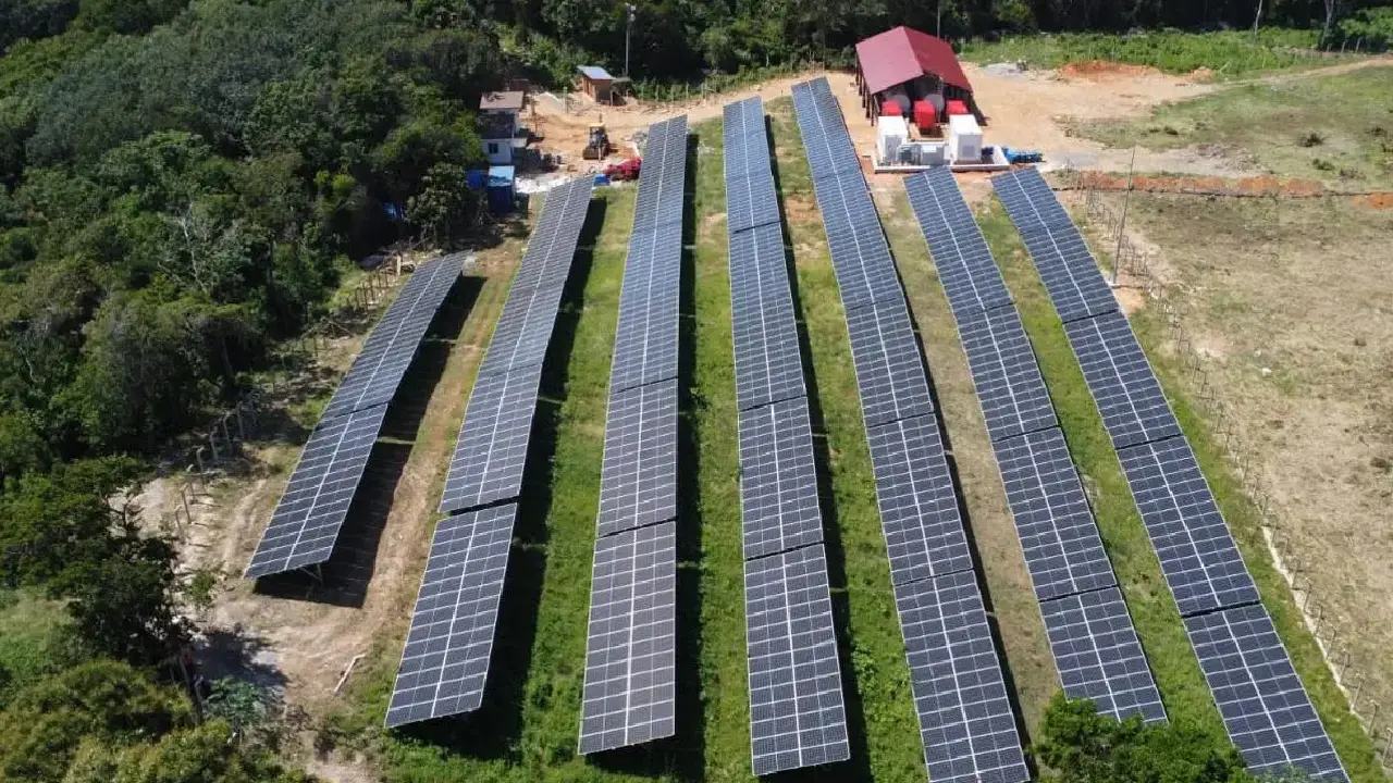 Proyecto de energía solar en Guanaja, Islas de la Bahía 