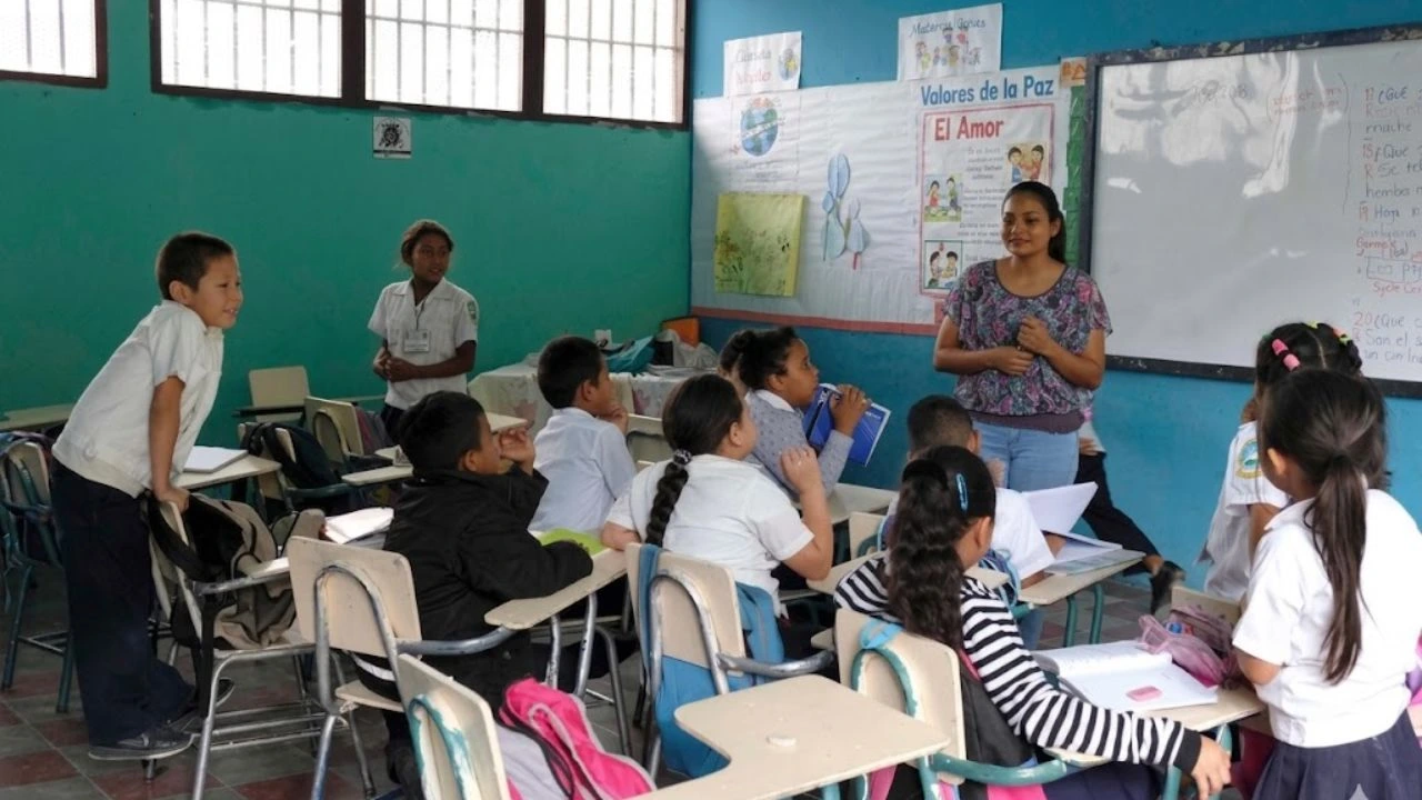 Imagen Principal de Nota: Incremento en presupuesto de Educación se destinará a salarios de docentes