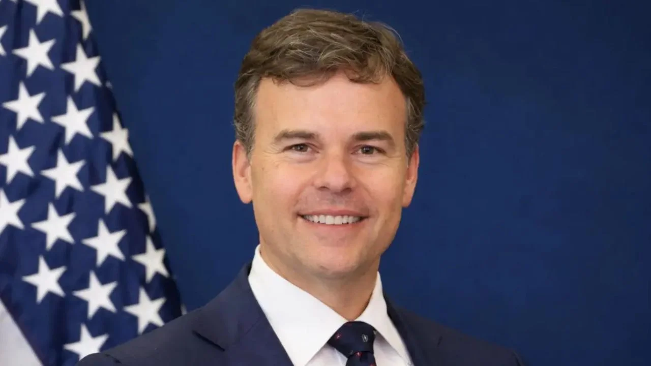 Imagen de ¿Quién es John Barrett?: Wikipedia, biografía, origen y familia del político