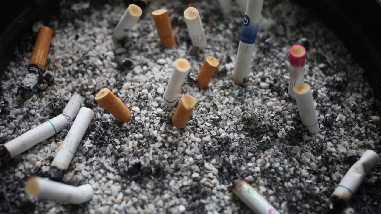 Imagen de Reino Unido aprueba ley que prohíbe fumar: ¿Desde qué año de nacimiento aplica?