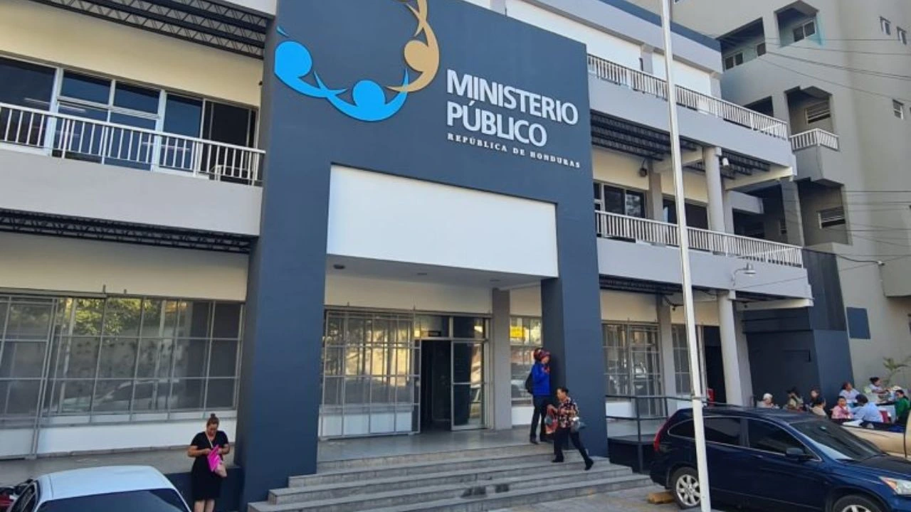 Imagen Principal de Nota: Trasciende posible requerimiento fiscal contra un expresidente de Honduras