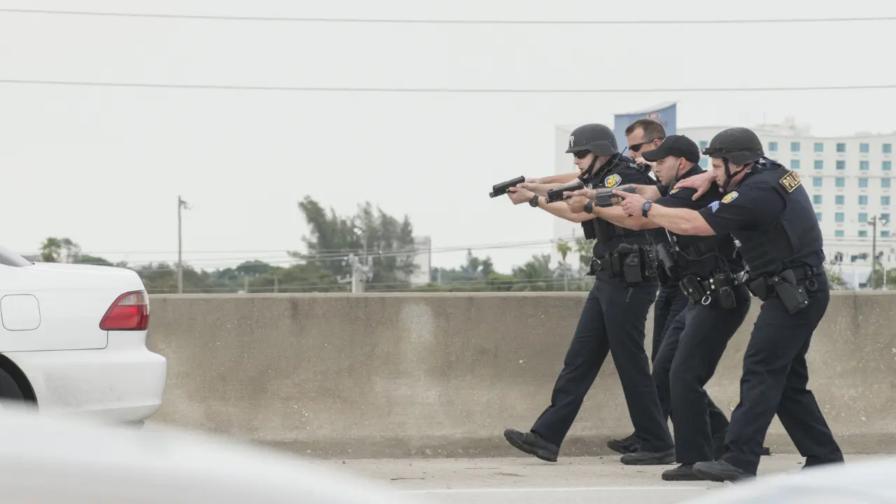 ICE baleó a salvadoreño y cuando se recuperó lo entregaron al FBI ¿Qué hizo? Imagen de ICE baleó a salvadoreño y cuando se recuperó lo entregaron al FBI ¿Qué hizo?