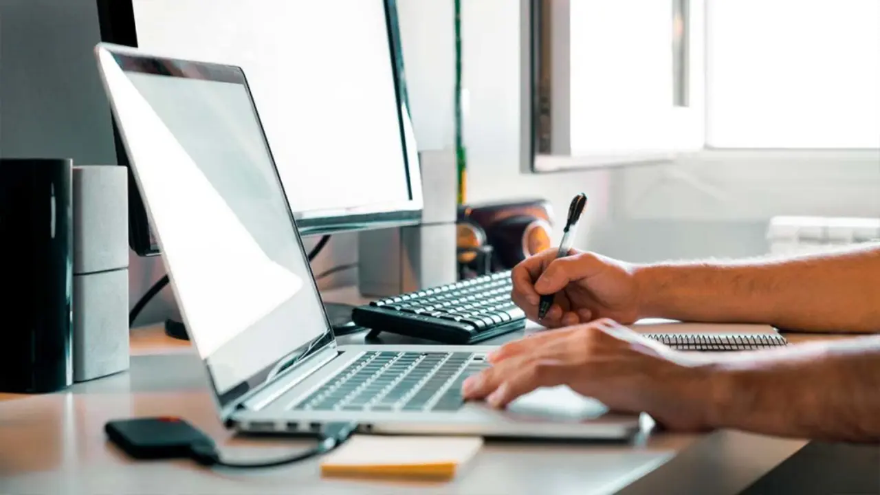 Imagen de Teletrabajo obligatorio por crisis de combustibles plantea Bruselas