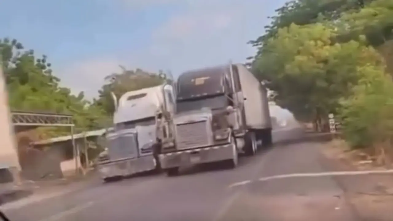 Imagen de Video: 'Que bárbaros, casi me muero': traileros causan pánico en carretera