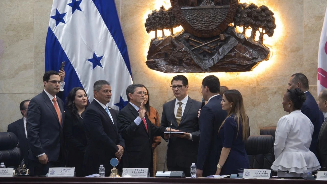 Wagner Vallecillo es juramentado como presidente de la Corte Suprema de Justicia