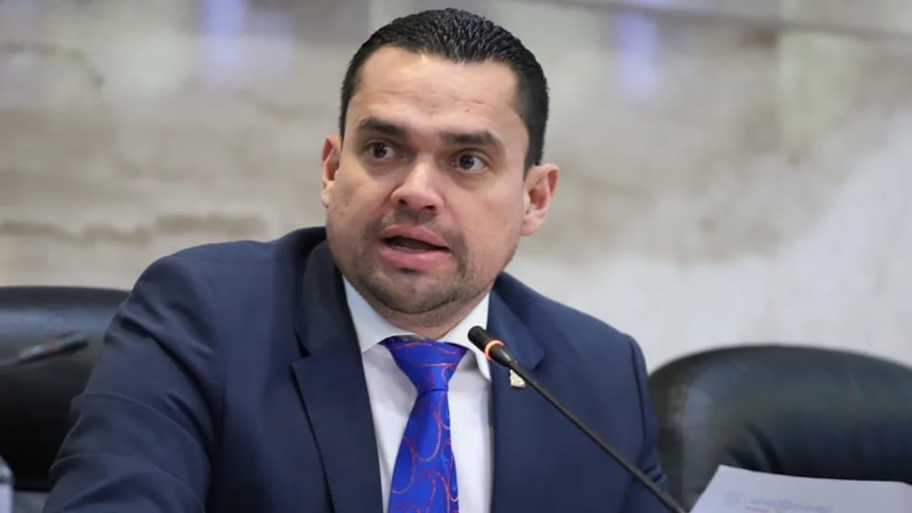 Imagen de Zambrano anuncia que derogarán el fondo departamental