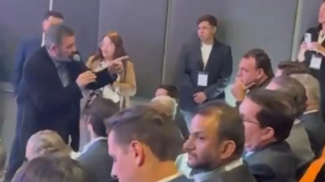 Odín Ciani encarando a David Faitelson