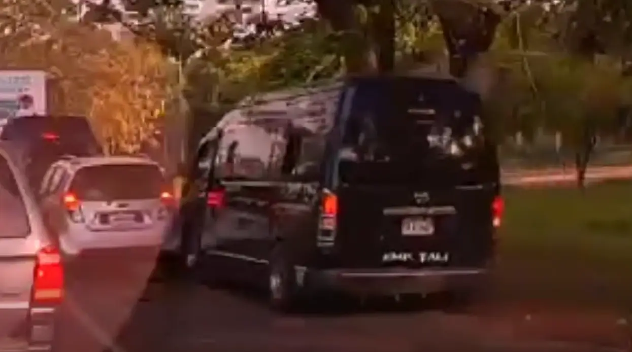 Momento en que el rapidito rebasa y mata al peatón en Villanueva, Cortés 