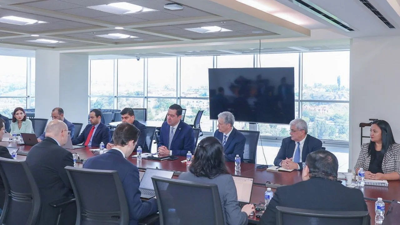 Representantes de las áreas económicas del Gobierno mantuvieron el primer encuentro con la misión del FMI