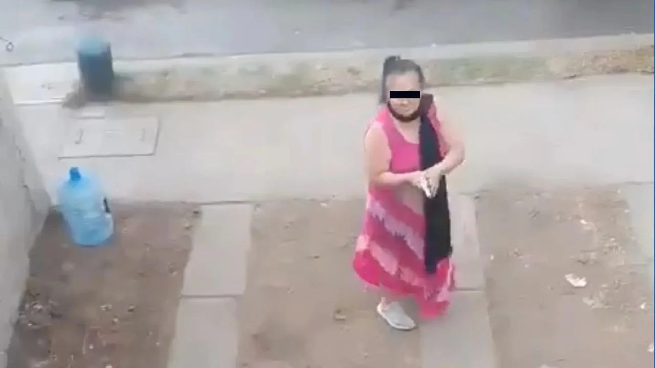 Video de doña Carlota y el arma de fuego.