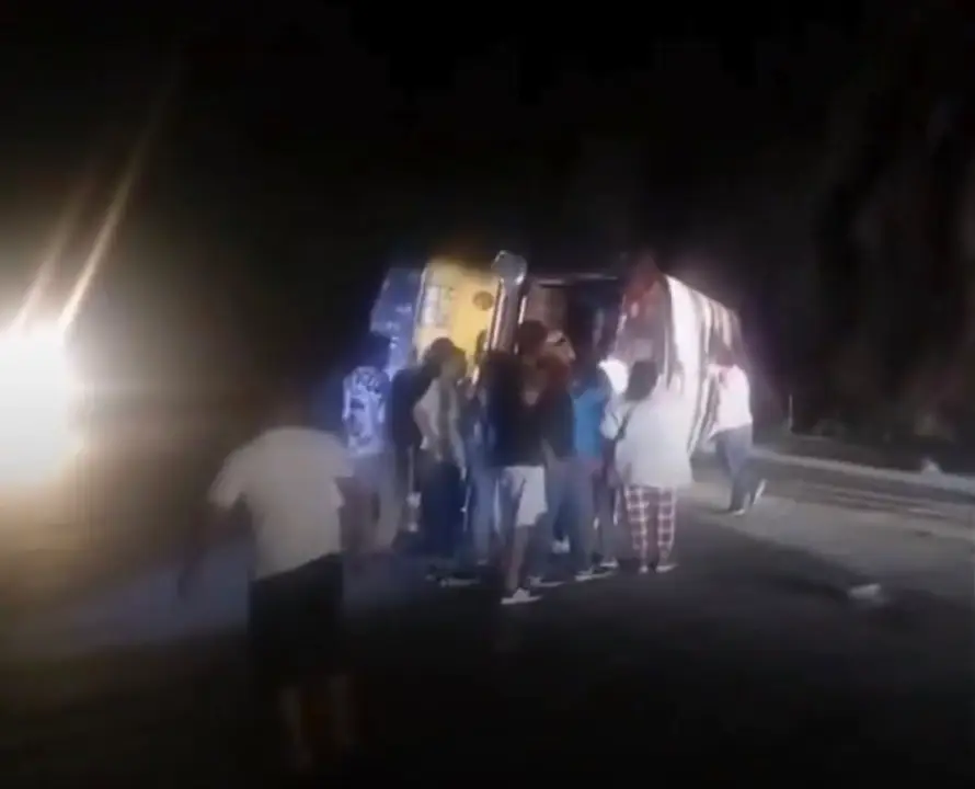 autobús volcamiento moramulca