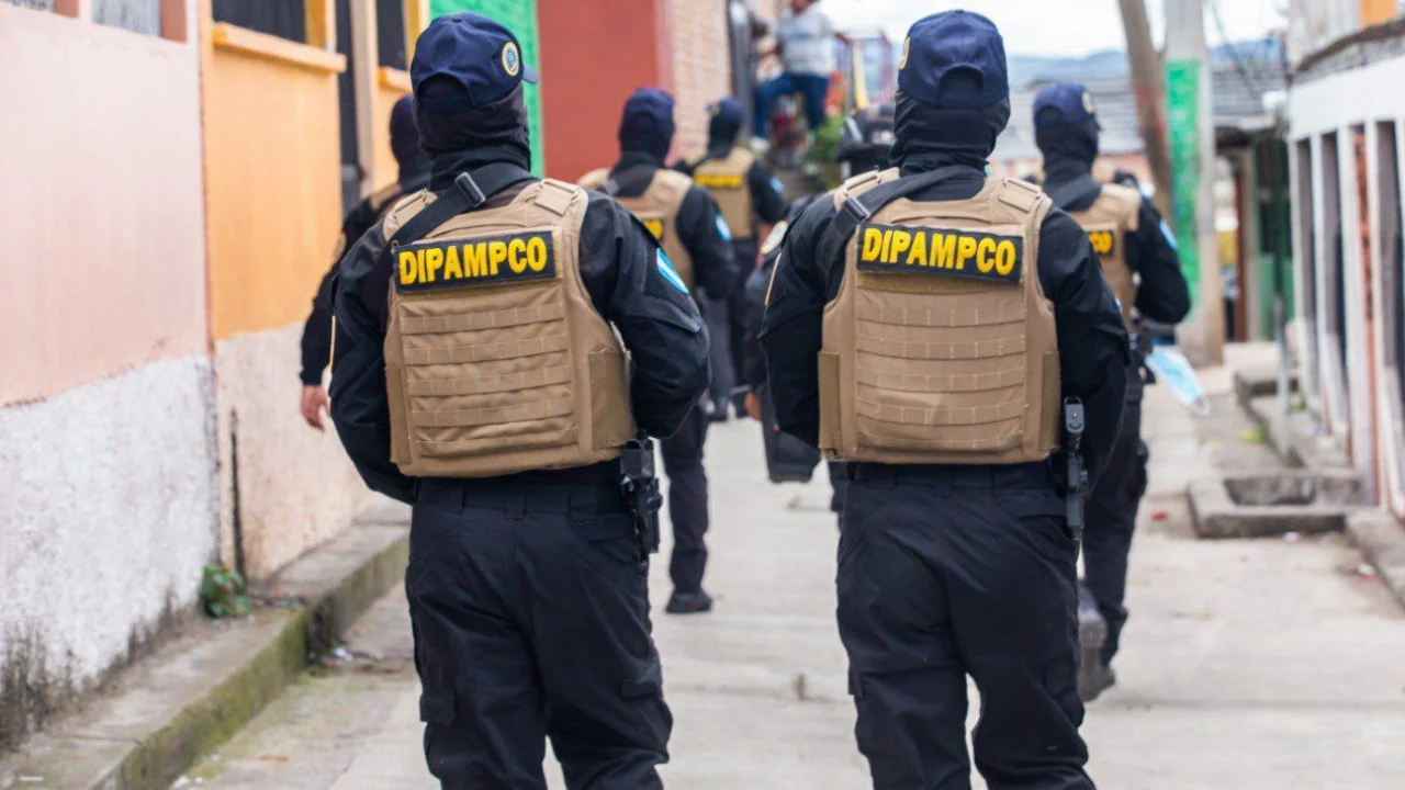Agentes de la DIPAMPCO, dedicada a combatir estructuras criminales dedicadas a la extorsión, homicidios y lavado de activos en Honduras deberia ser cerrada según tomas zambrano