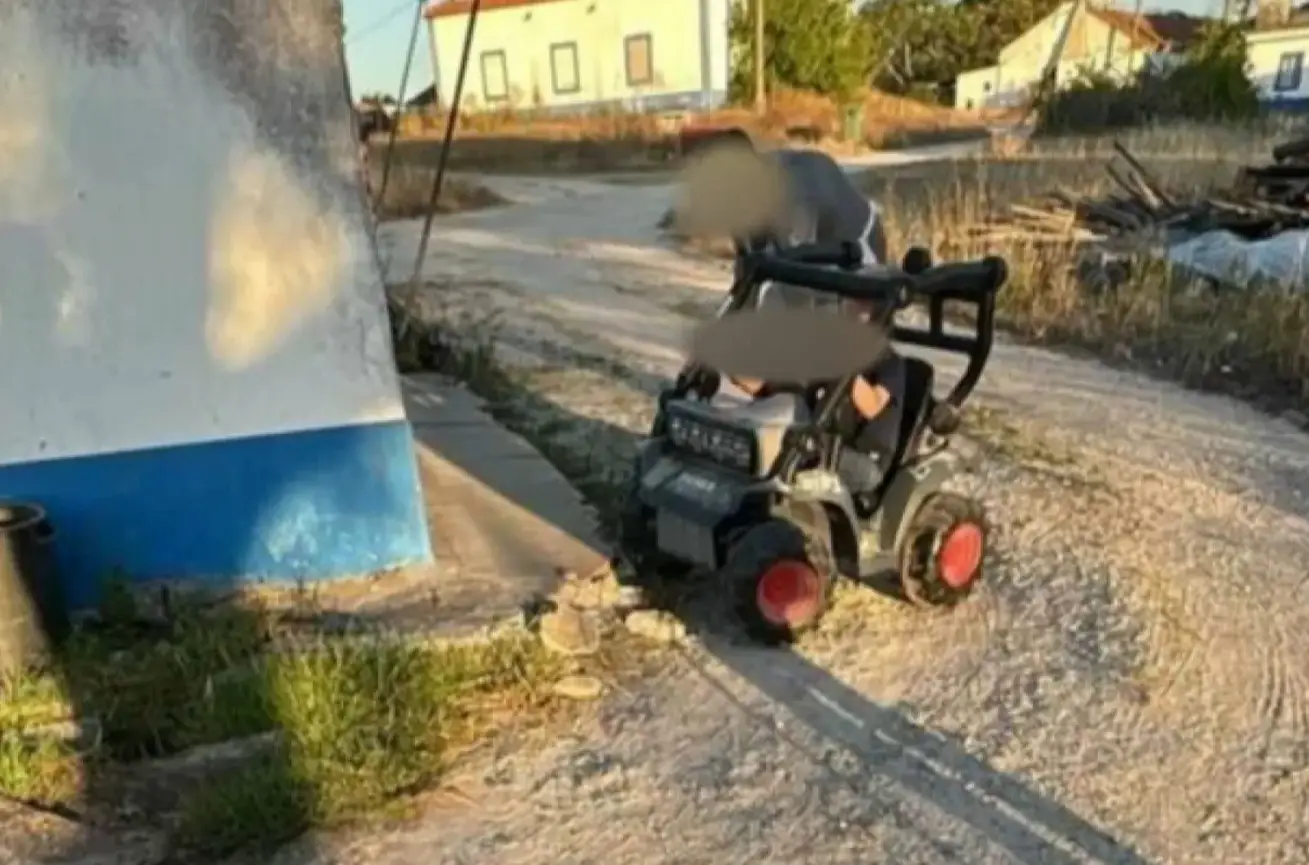 Padres abandonaron a sus hijos en carretera de Portugal