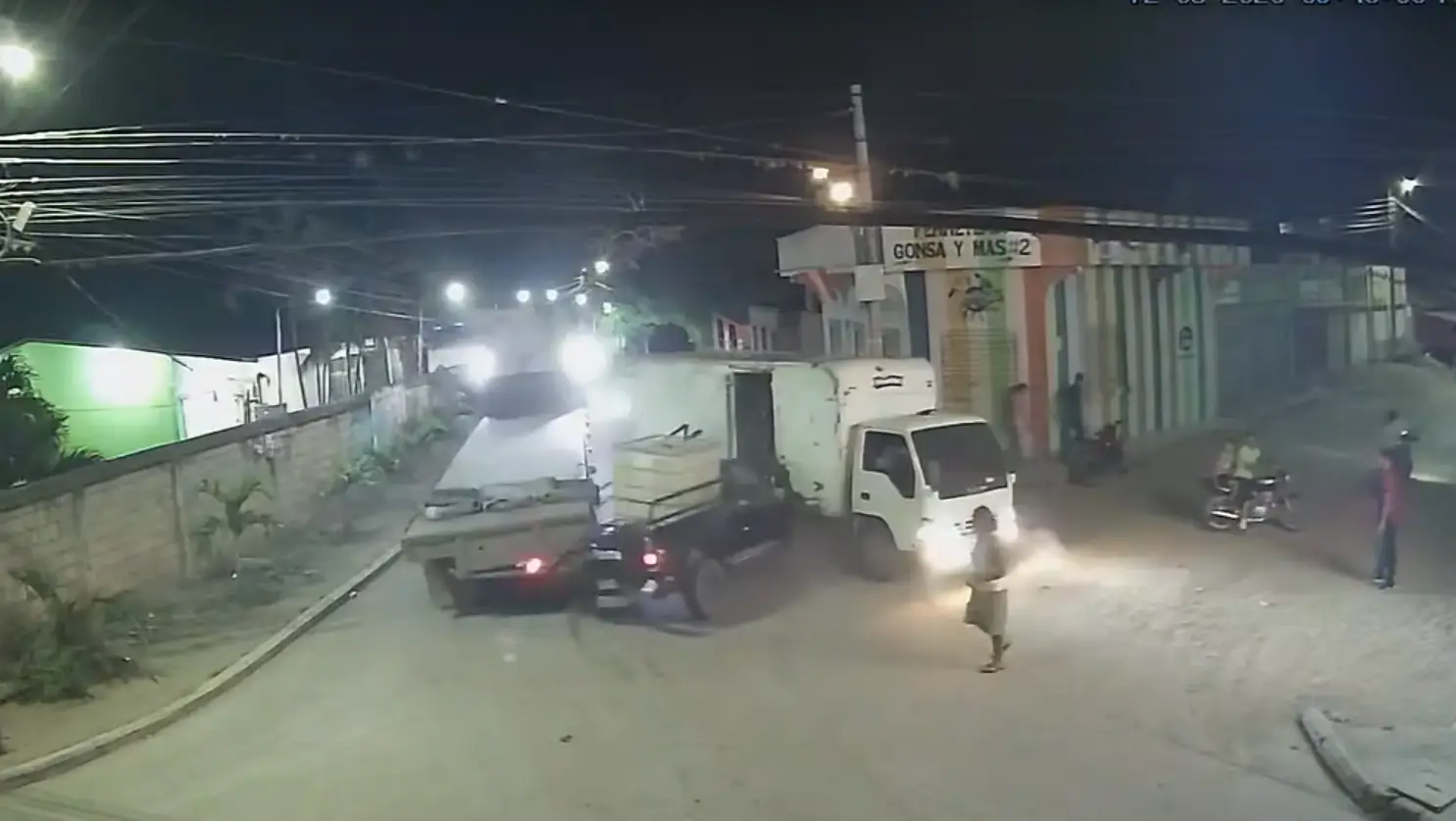 rastrero embiste a pick up en Teupasenti