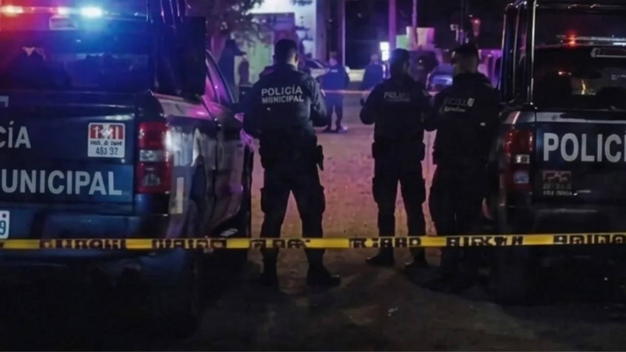 Autoridades investigan la masacre ocurrida en Tehuitzingo, Puebla, donde una bebé perdió la vida mientras su madre intentaba protegerla del ataque armado.