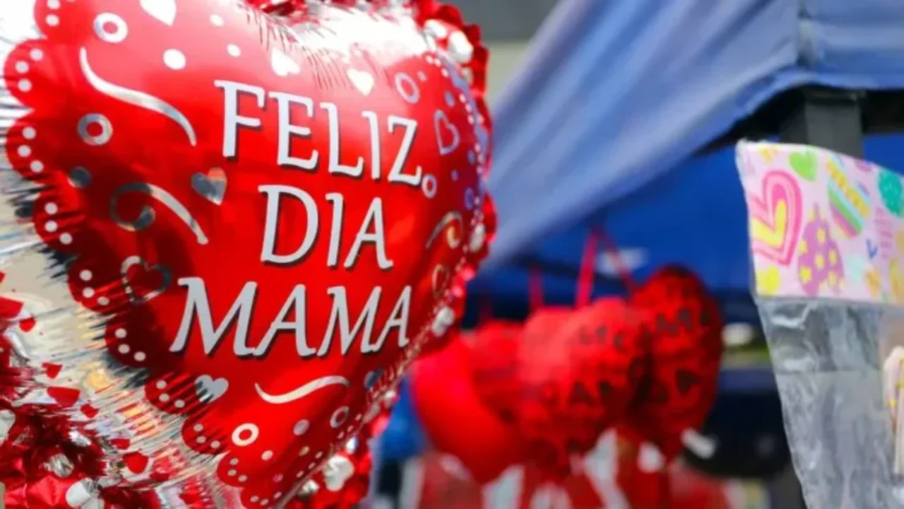 Foto de referencia día de las madres globos regalos 