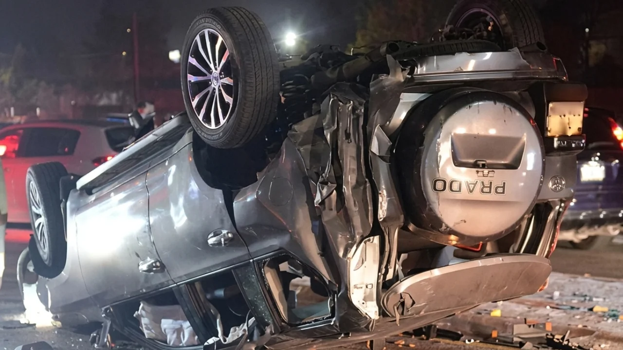 El accidente ocurrió en el Anillo Periférico de Tegucigalpa cuando la camioneta en la que viajab.hijo an volcó tras perder el control, dejando una tragedia en el Día de la Madre.
