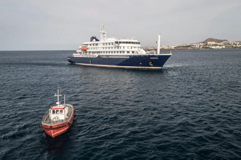 Las autoridades buscan a los pasajeros que descendieron del barco | AFP