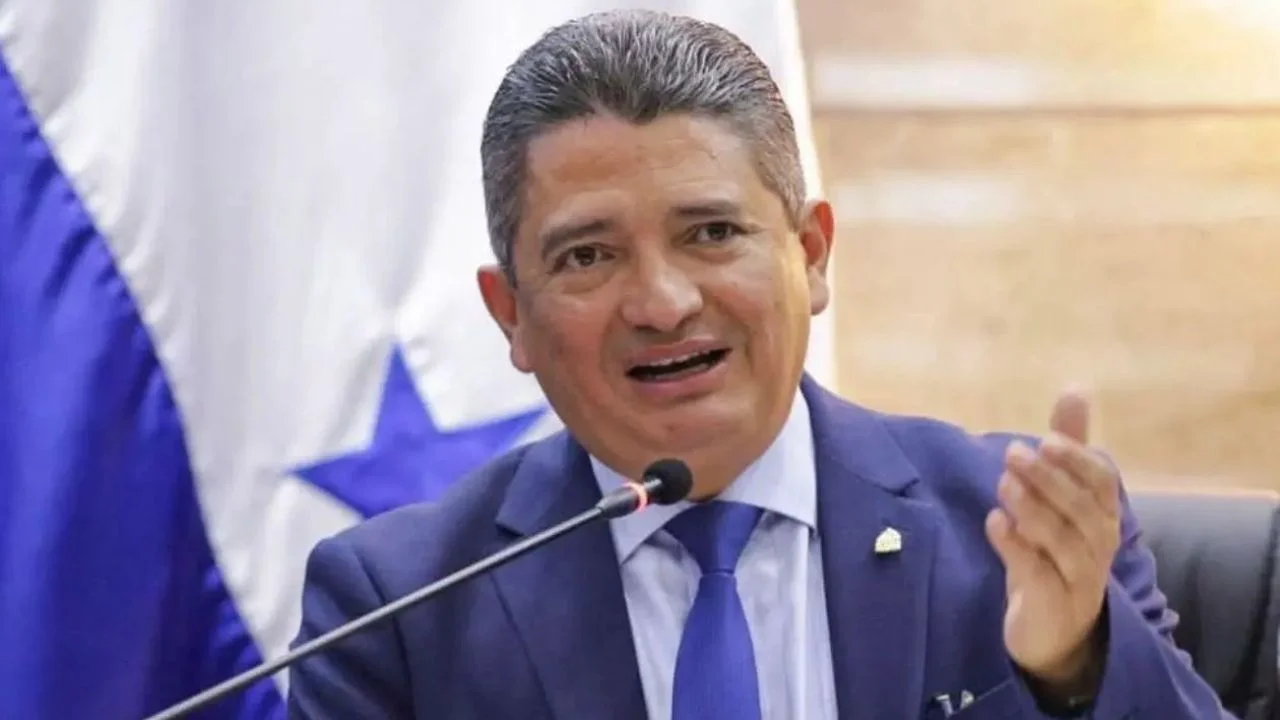 El secretario del Congreso Nacional, Carlos Ledesma. Destituido legalmente mario morazan