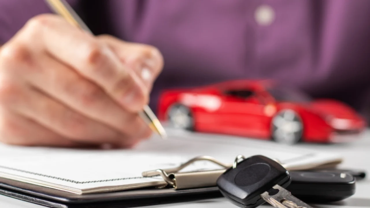Antes de cerrar la negociación, compradores deben verificar que toda la documentación del automóvil esté en regla