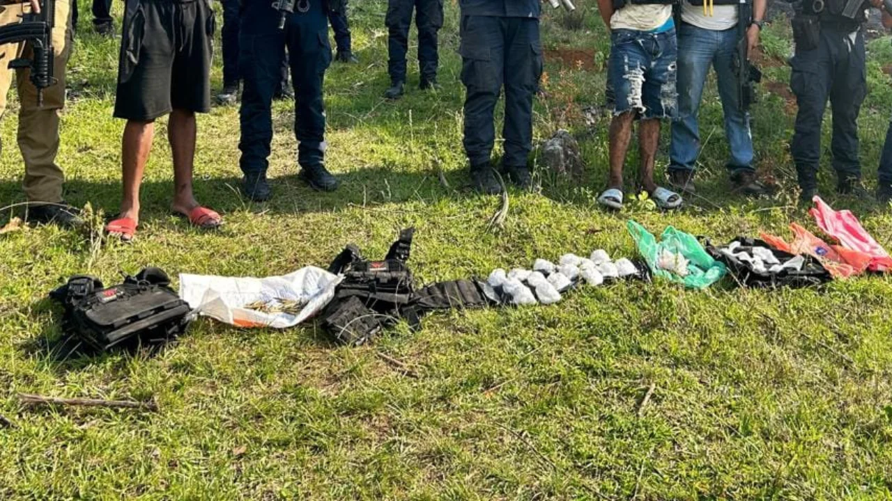 Autoridades decomisaron droga, armas, munición, chalecos antibalas e indumentaria prohibida durante el operativo en Marale.  El cartel del diablo