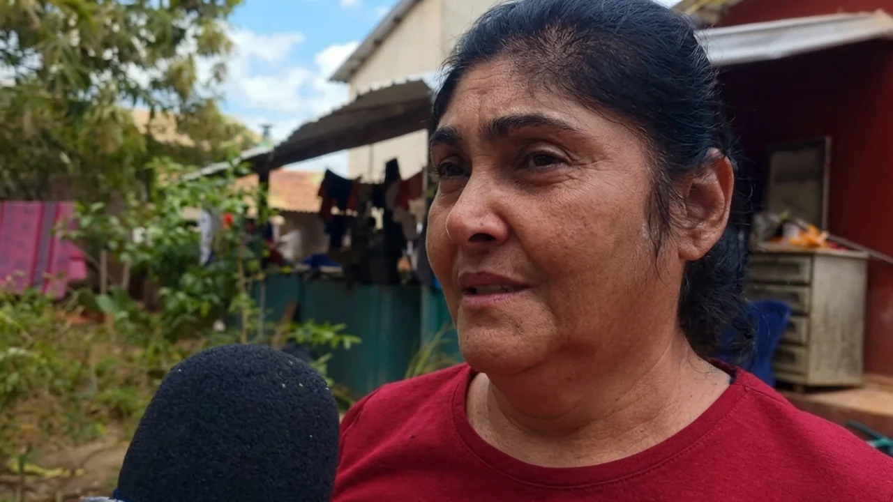 Entre lágrimas, doña Guadalupe pide apoyo para traer a Honduras el cuerpo de su hijo fallecido en Estados Unidos. repatriar