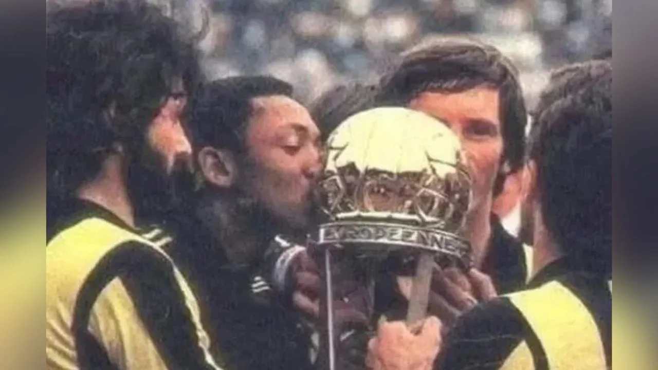Daniel Coquito Rodríguez ganando un título con Peñarol.