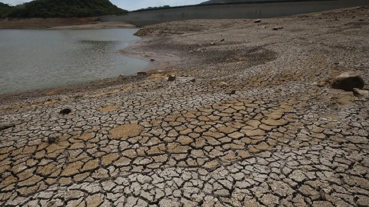 Embalse seco a falta de lluvias en Honduras