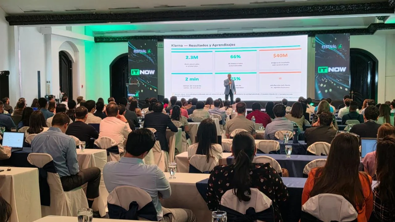 Líderes tecnológicos y empresarios analizaron en Tegucigalpa el impacto de la IA en la región, en un evento respaldado por Televicentro, Emisoras Unidas y tunota.com.