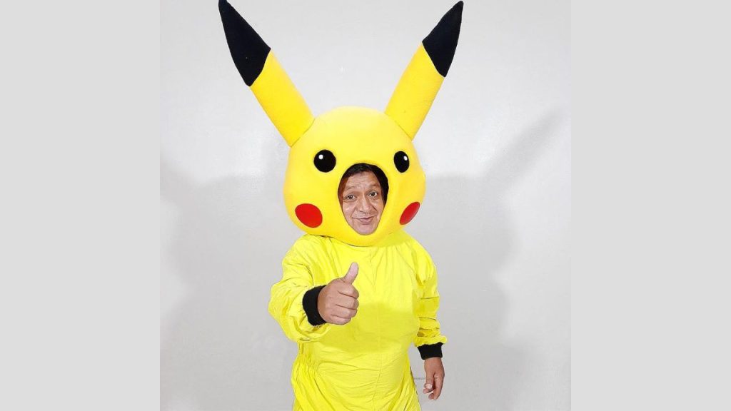 Benito Alonso Gonzáles Mendoza en un disfraz de Pikachu