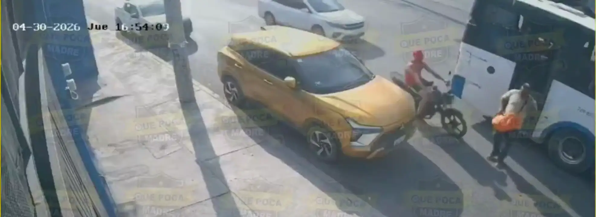 motociclista atropella a señor