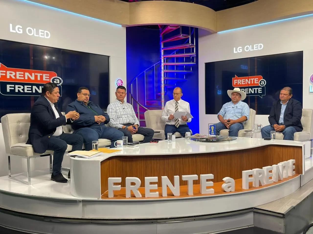 INVITADOS DE FRENTE A FRENTE