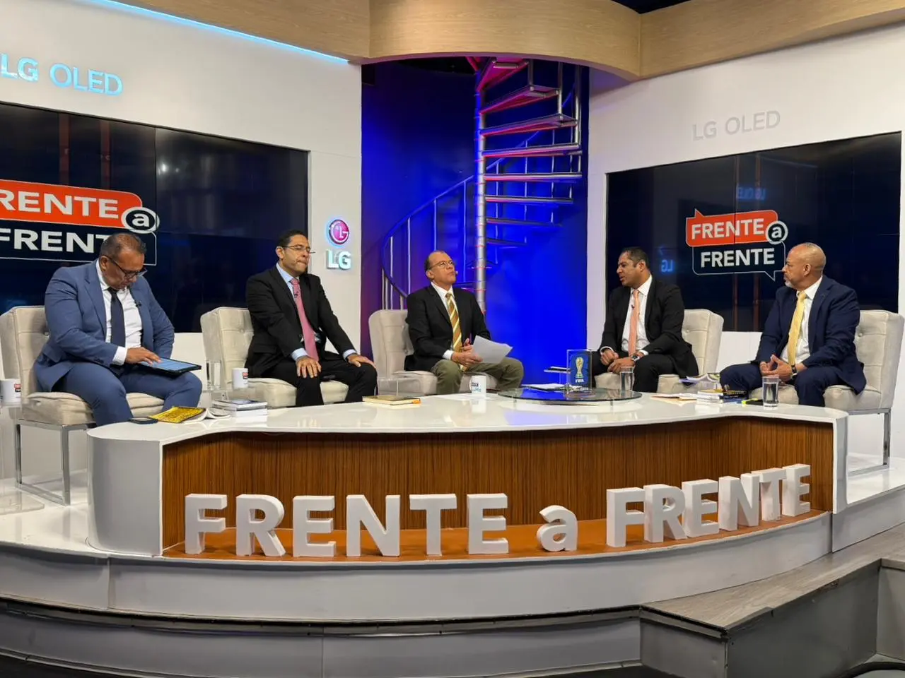 INVITADOS DE FRENTE A FRENTE