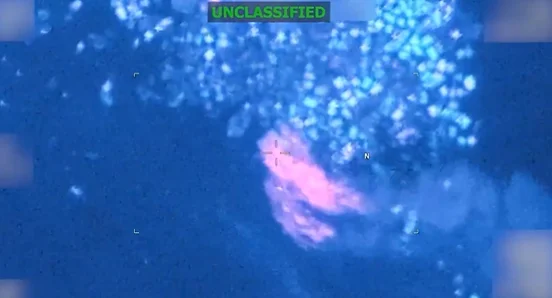 Tres presuntos narco-terroristas murieron durante la operación, sin que se reportaran daños a fuerzas militares de Estados Unidos. imagenes del que estados unidos ataco una nueva lancha 