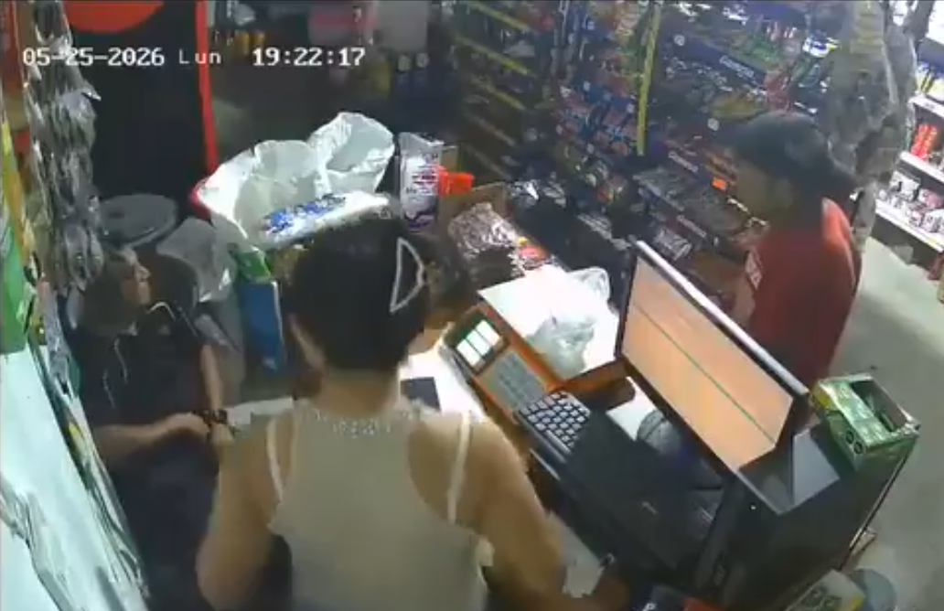 adulto mayor machetea a ladrón en México