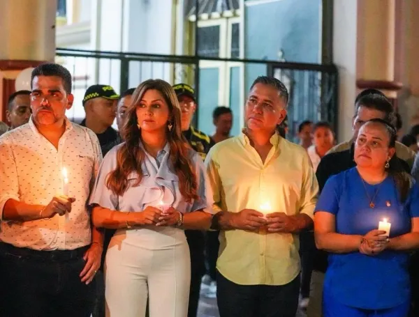Los mandatarios del Tolima y la gerente del Hospital San Rafael oraron por la menor. Foto:Cortesía Gobernación del Tolima - Santiago Cardoso
