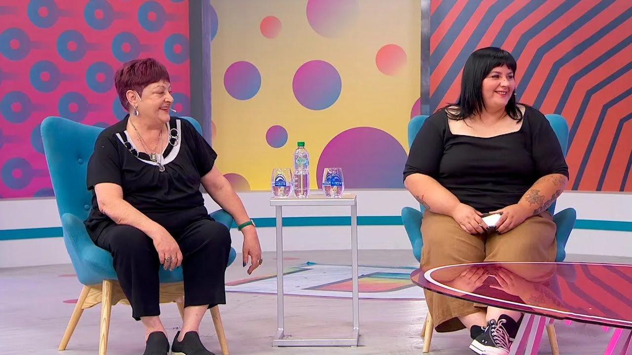 Laura Madafaker y su hija Yipio Pintos en un set de televisión
