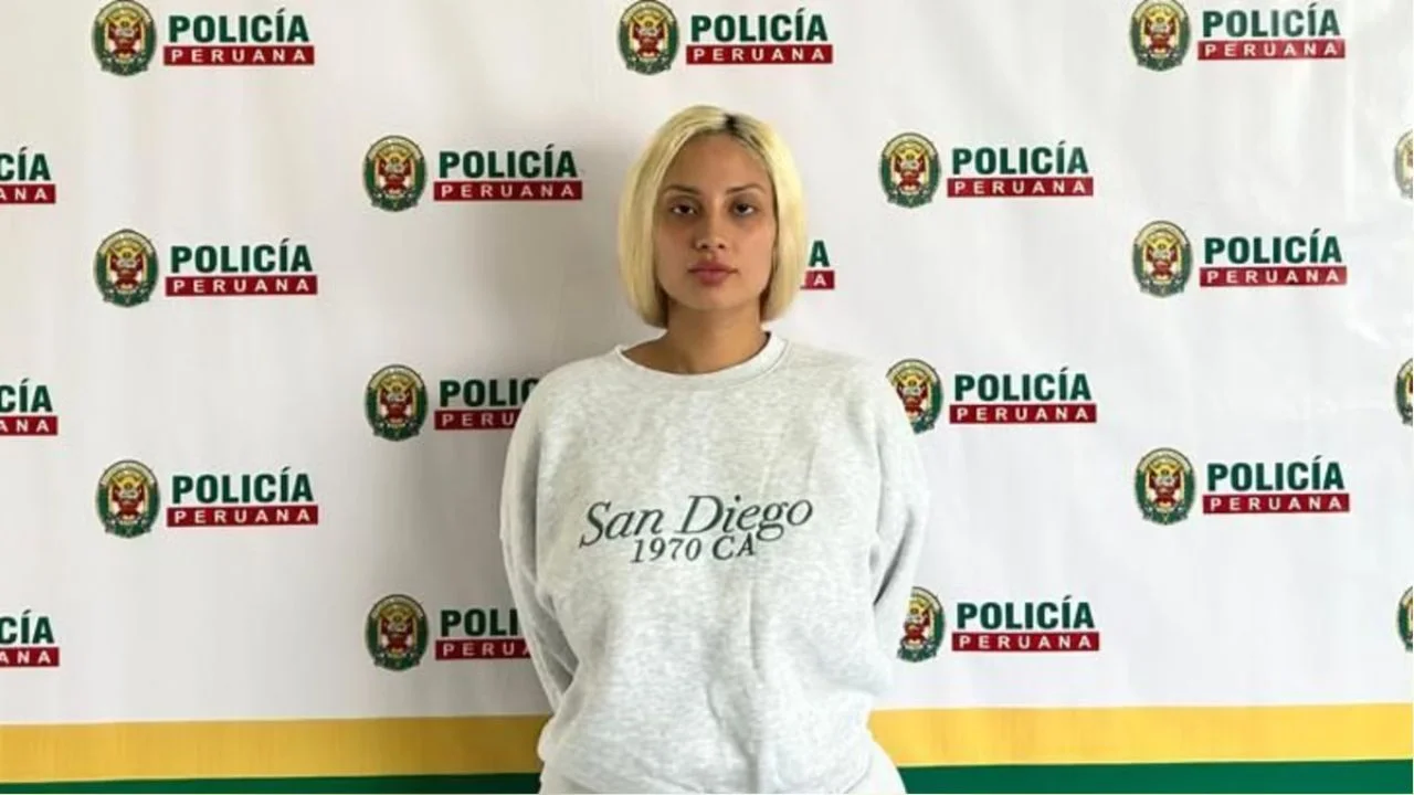Presentación de Nadeska Widausky tras ser capturada por la policía peruana.