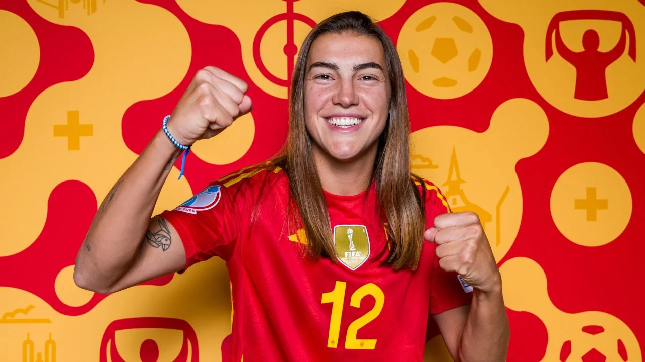 Patri Guijarro con uniforme de la selección española.