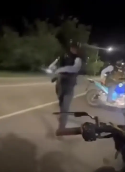 policías