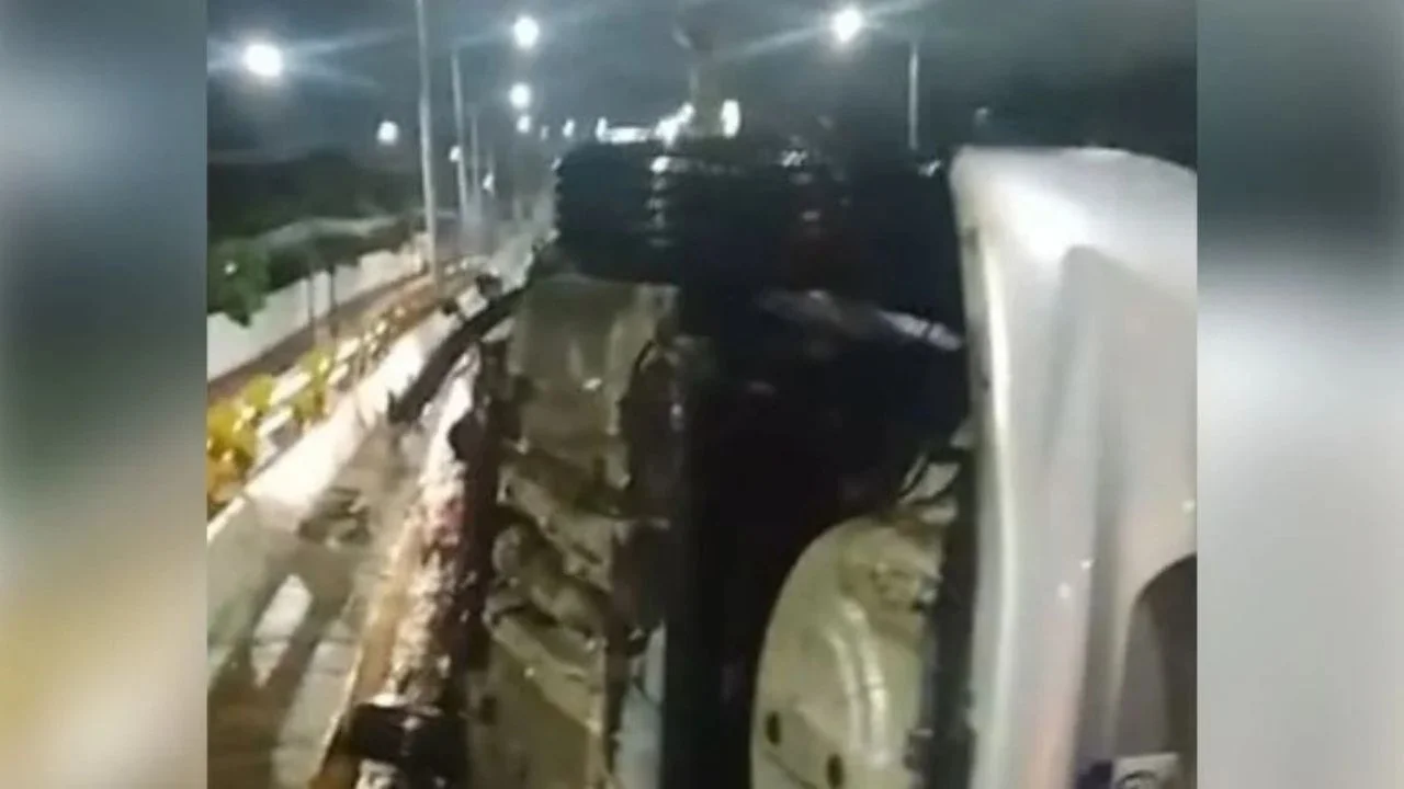 Imagen de ¿Niño fantasma? Extraña figura aparece tras fuerte accidente vial