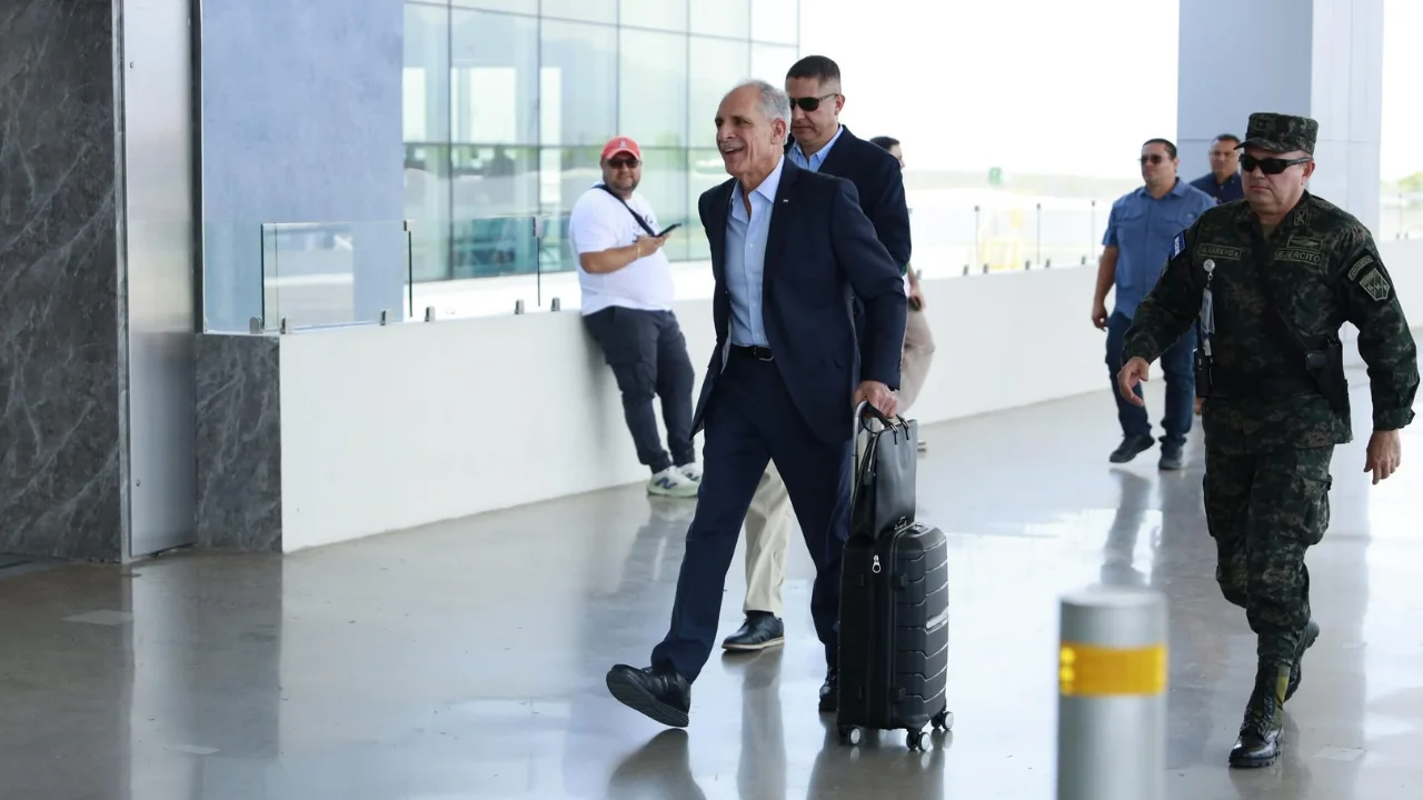 Imagen de Asfura viaja a EE.UU. previo a cumplir 100 días de gobierno