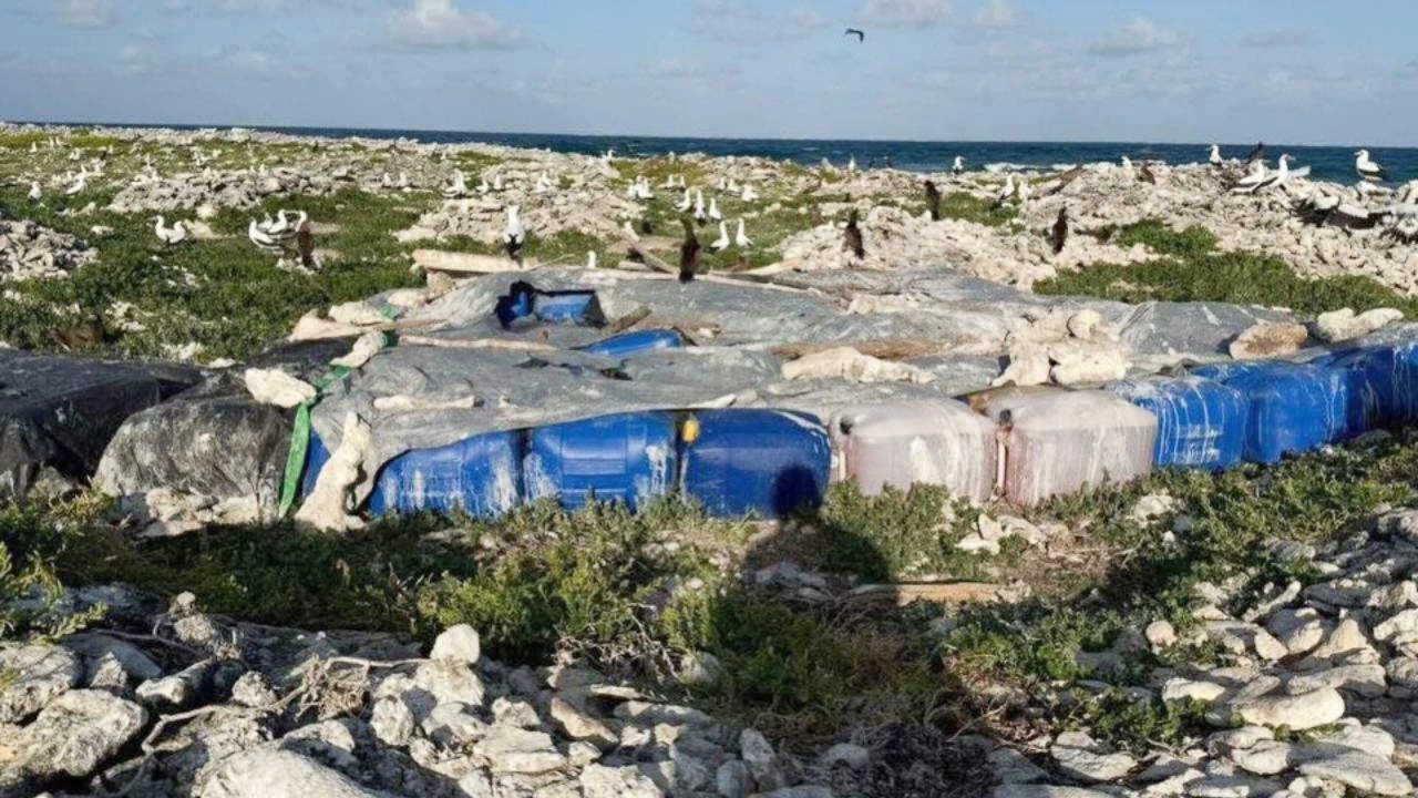 Imagen de Los bidones ocultos en Roatán y la ruta silenciosa del combustible