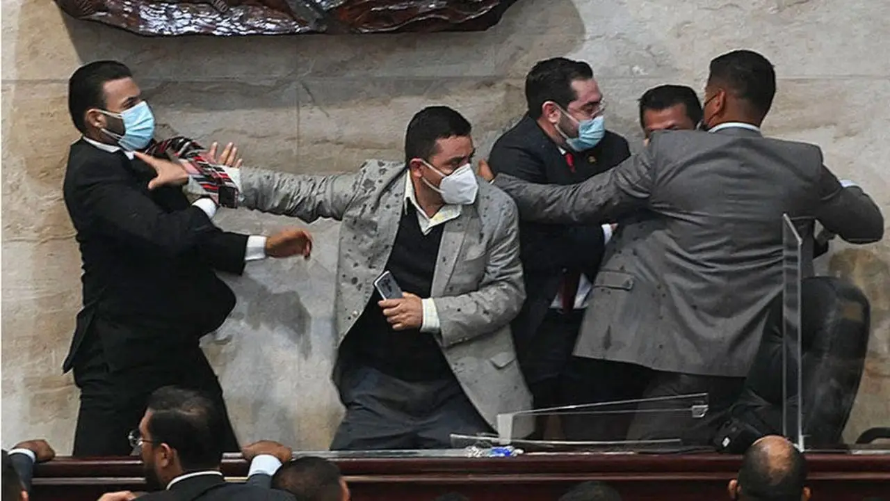 CN descuenta más de L700 mil a diputados por disturbios en el pleno Imagen de CN descuenta más de L700 mil a diputados por disturbios en el pleno