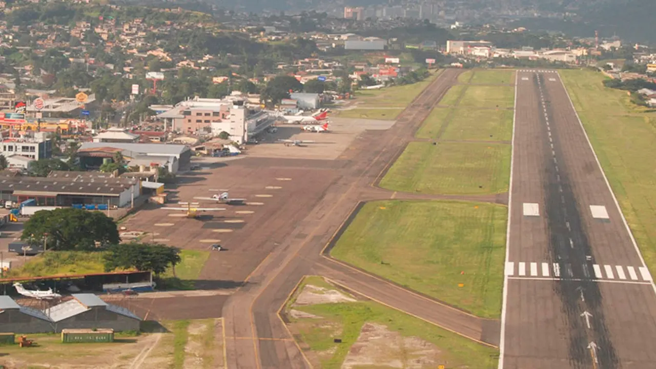 Imagen de Pilotos denuncian deterioro y mal mantenimiento de la pista de Toncontín