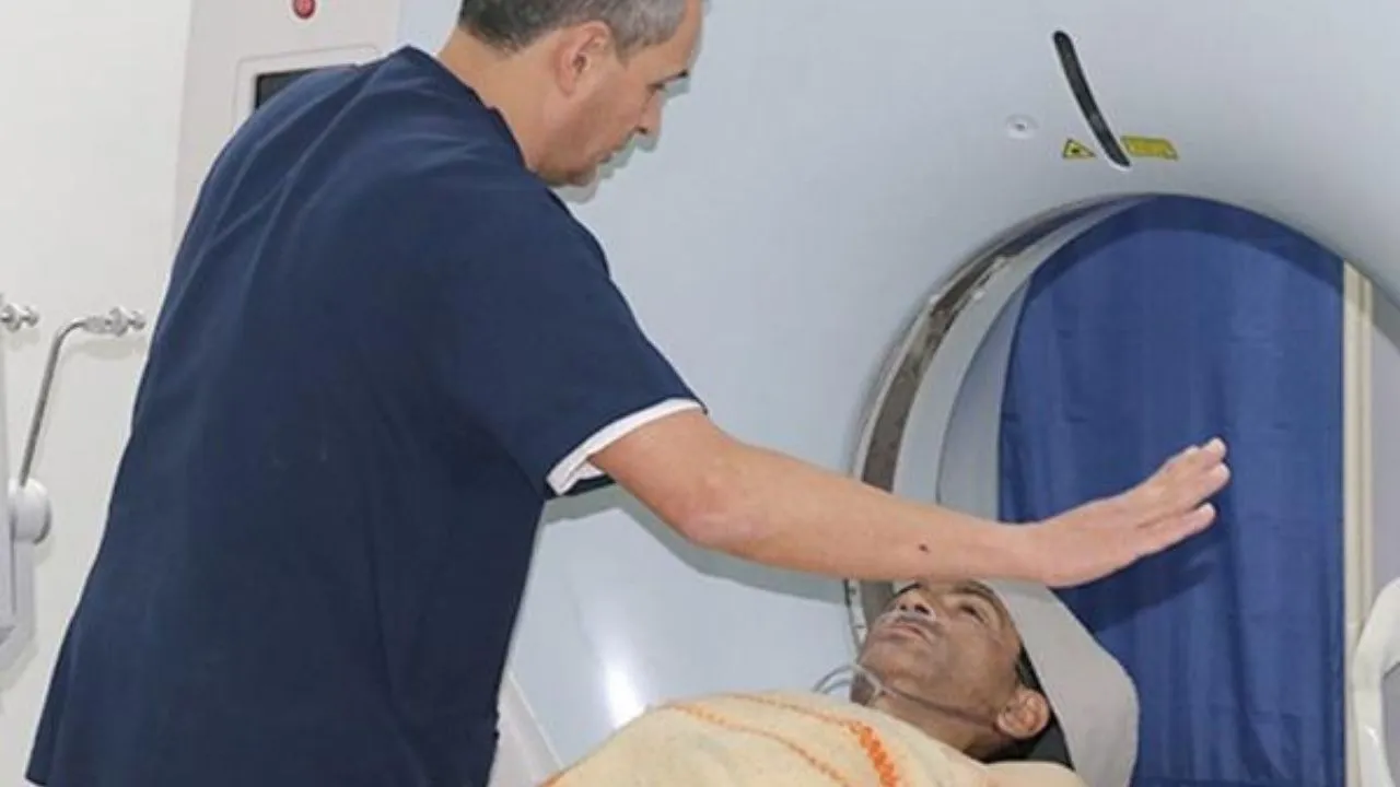 Imagen de Hombre espera más de 10 horas por atención médica con un machete en la cabeza